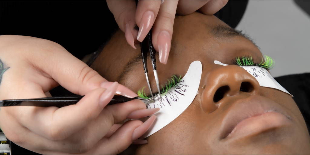 Eyelash extension application outlet